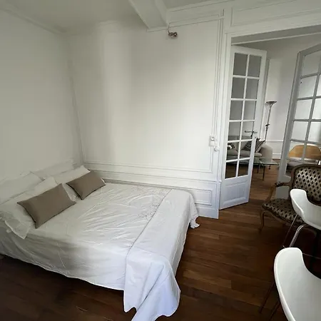 Aux Terrasses De La Lune Apartment Paris