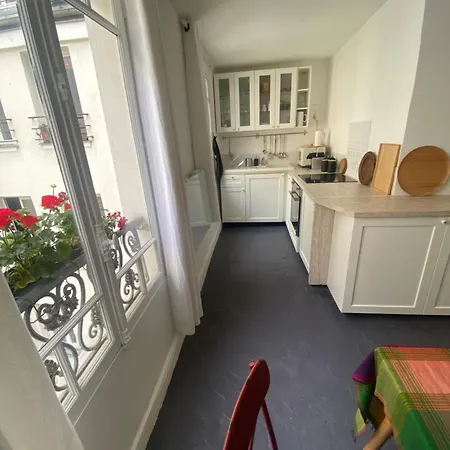 Aux Terrasses De La Lune Apartment *