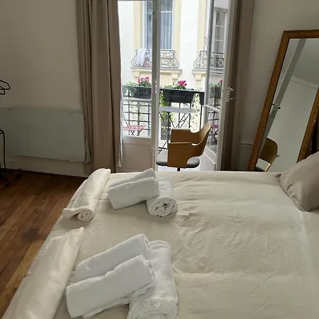 Aux Terrasses De La Lune Apartment *
