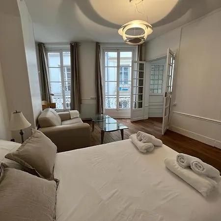 Aux Terrasses De La Lune Apartment Paris