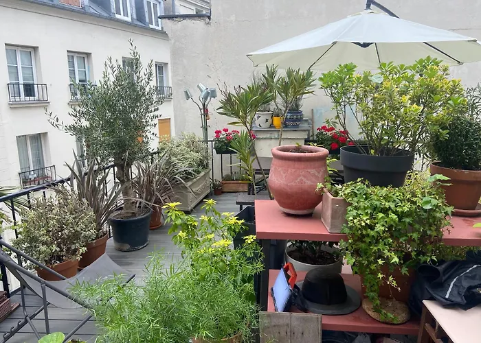 Aux Terrasses De La Lune *