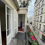 Aux Terrasses De La Lune * Paris