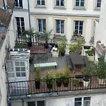 Aux Terrasses De La Lune Daire Paris